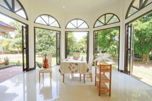 Private 400m2 Villa - Hearth - Mountain View - Huge yard - AC - Late Check-in