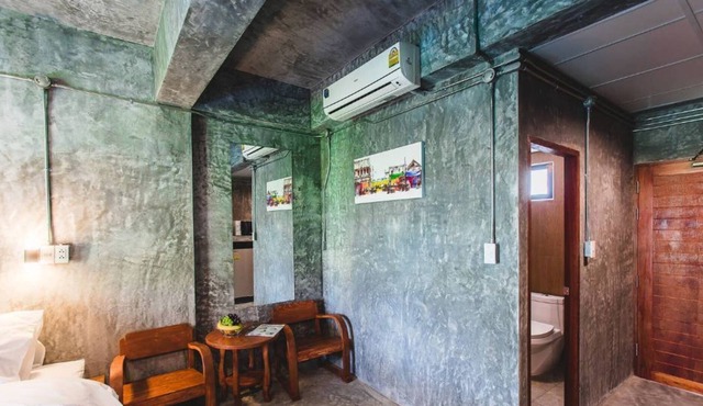 Private Cozy Loft Style Villa with Pool near Chaing Mai Center