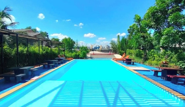 Riverside Pool Villa in Urban Oasis