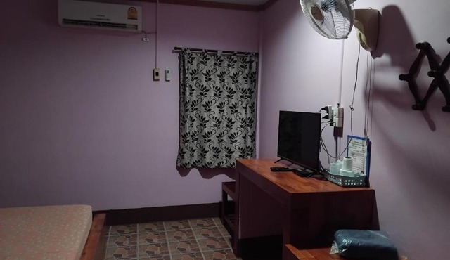 Saran Resort room 5 in Ban Khok Wat
