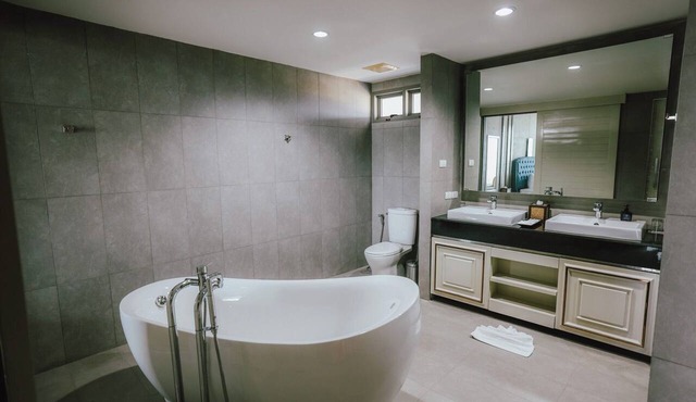 Serene Phla resort and restaurant in Ban Chang