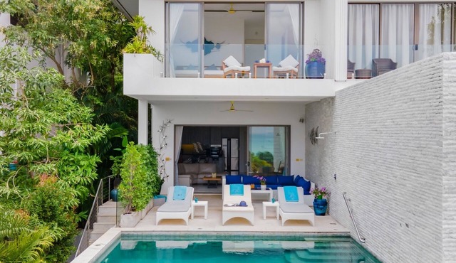 Shades of Blue luxury villa for rent
