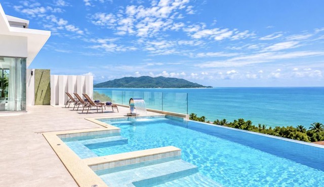 Sol Sofia 4BR, Seaview, Pool, Breakfast, Villa Staffs, 2-minute walk to Thong Son Beach in Choeng Mon Beach