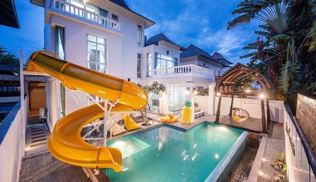 Spacious 5-bedroom private villa near Pattaya beach