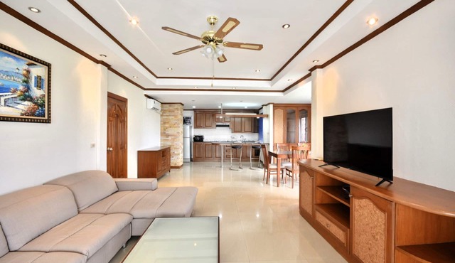 Spacious Corner 1-Bedroom Condo with 2 Balconies - Baan Suan