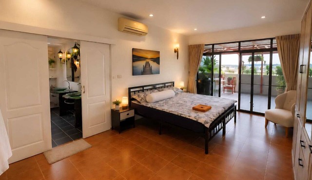 Spacious Rooftop Apartment with Terrace in Hua Hin