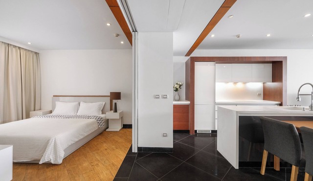 Spacious Serenity - Quiet One Bedroom