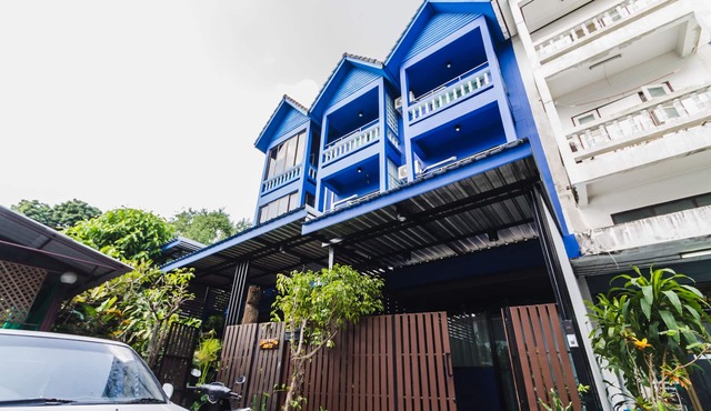 Stay in The Private Art Gallery in The Heart of Chiangmai , at Chez Pom @ 9