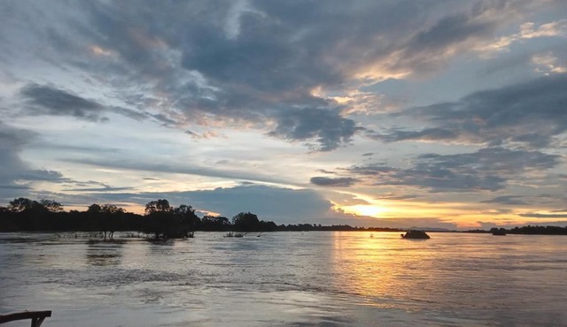 Sunset bar bungalows in Don Det