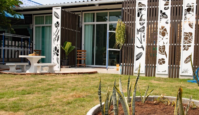 Thai Neighbourhood Duplex Stay- 3 bedroom Home with Close Proximity to the Beach