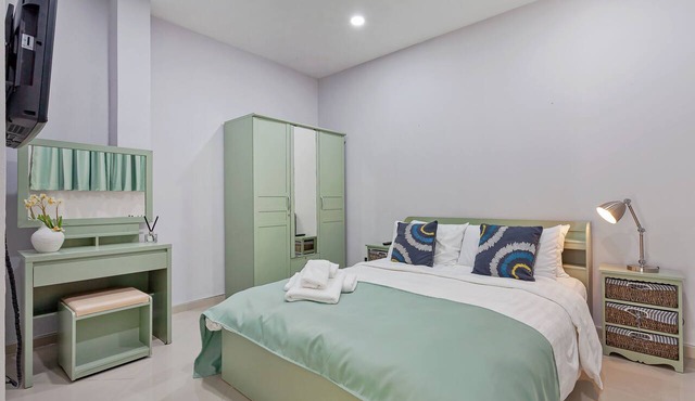 The 1 Bedroom "Four" with large pool in Muang Pattaya