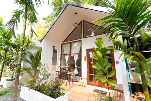 The Little Hut in Mae Rim