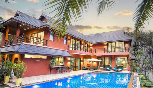 The One Villa, just 10 minutes from Old City and Airport. Tropical Vibes!