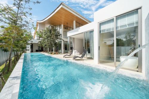 The Trinity C4 new modern 5BR villa with 20M Pool in Ban Pak Lak