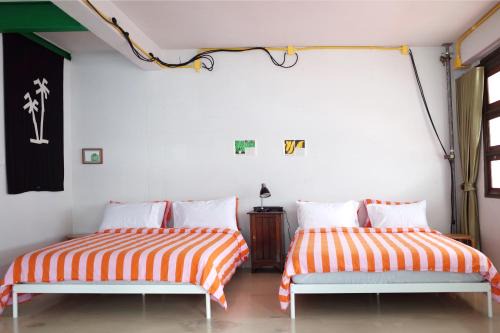 The Urbanists BKK Best for groups & long stay near Medpark Hospital , Queen Sirikit Convention hall , Benjakitti Park