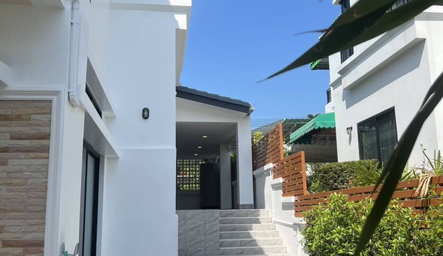 The villa with dock is 5 minutes from the beach