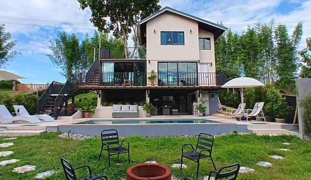 Unique Treehouse with Privite Pool Surrounded by Nature in Mae Rim in Mae Rim