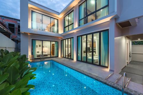 V226 Peaceful 4BR Pool Villa Near Bang Tao Beach