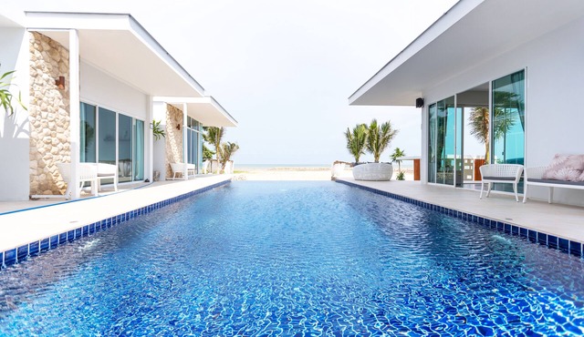 Vela villa Luxury beachfront Cha am, Thailand
