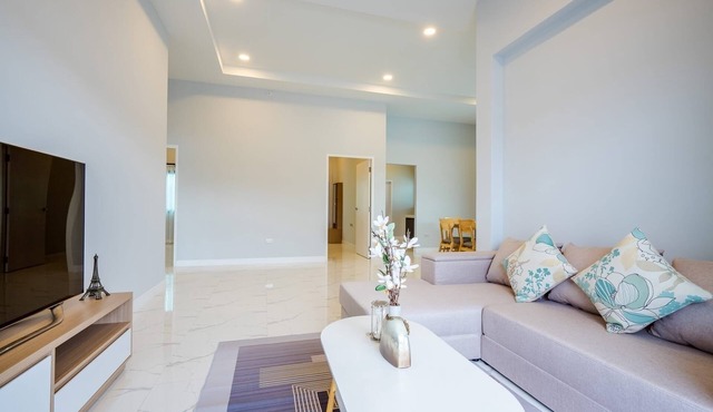 Villa 3 Bedrooms in Central Hua Hin Near Beach