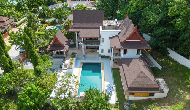 Villa Aurora Estate 4 bedrooms with pool in Kamala Phuket near the beach