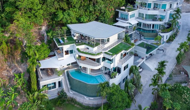 Villa Beyond&Namaste 16-Bedroom Seaview Villa- Full Services