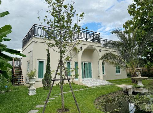 Villa Lacroix 2 BR 2 Bathtub Organic Farm in San Pa Tong