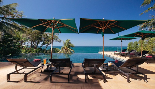 Villa Sunyata - Amazing Oceanfront 8-bedroom Luxury Villa - Walk to Kata Beach in Tambon Karon