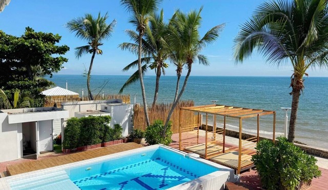 Wander at Bayside 19 | Beachfront Half-Villa, family (sleeps 14)