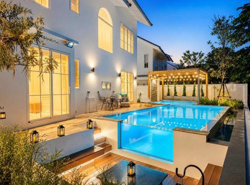 Whitewood 5-Bedroom Private Pool & Jacuzzi Villa near Chiang Mai Airport