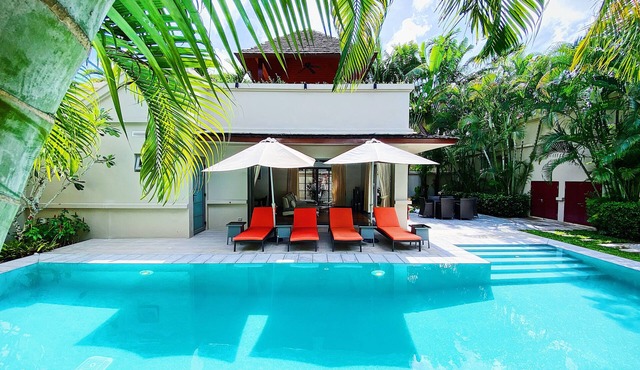 Wonderful 3br 380sqm Pool Villa Walk To Bangtao Beach and Catch club in ตำบล เชิงทะเล