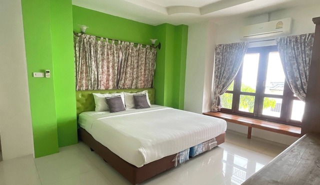 Yellow Tique Hotel in Lampang