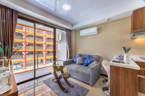 Апартаменты 1BR NaiHarn Beach S311 by IBG Property