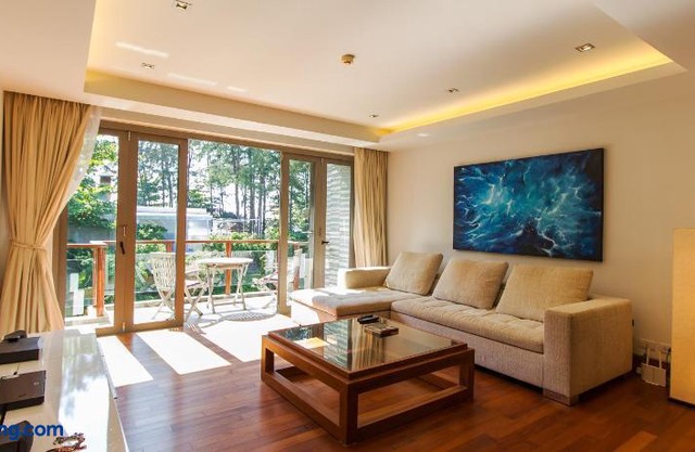 Pearl of Naithon Apartment AF02 by Alexanders