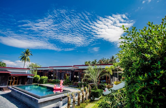 Room with Breakfast · Standard Room, 16min to Phuket Old Town