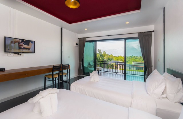 Room with Breakfast · Deluxe with Garden View Room, 16min to Phuket Old Town