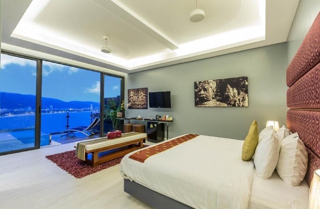 Sky Suites with Balcony (007)