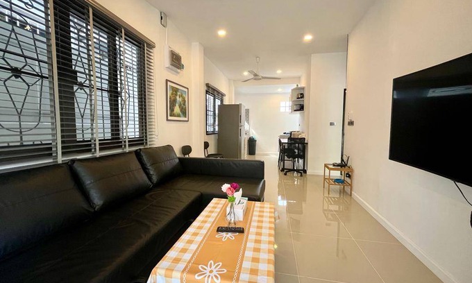 Kathu House | 100 m² House ∙ 2 bedrooms ∙ 2 guests