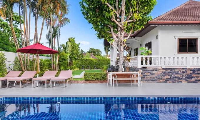 Chalong Villa | 1500 m² Villa ∙ 5 bedrooms ∙ 12 guests