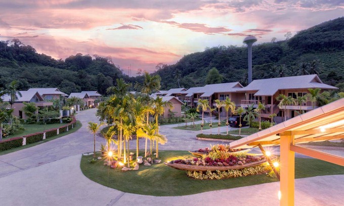 Ban Sakhu Resort | 392 m² Resort ∙ 3 bedrooms ∙ 127 guests