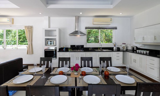 Chalong Villa | 480 m² Villa ∙ 4 bedrooms ∙ 10 guests