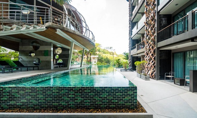 Patong Apartment | Bright apartment at Emerald Terrace condo, gym and pool