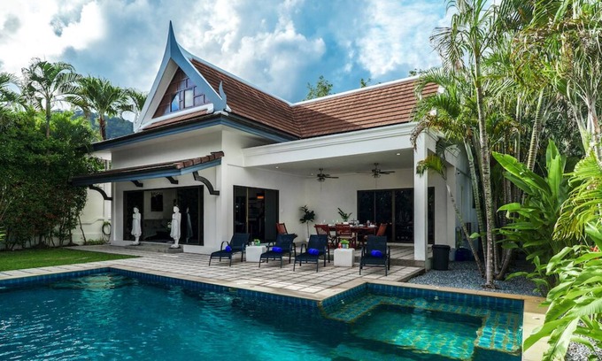 Rawai Villa | CHAMPAGNE 3BR Pool Villa & Big garden