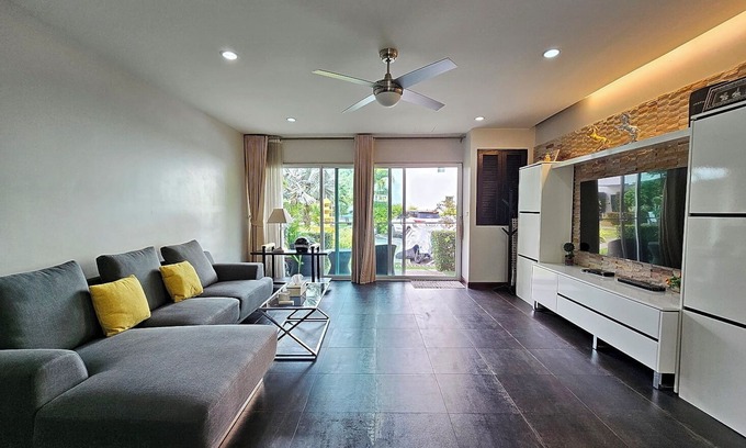 Kamala House | Modern 3-Bedroom Townhome in Kamala