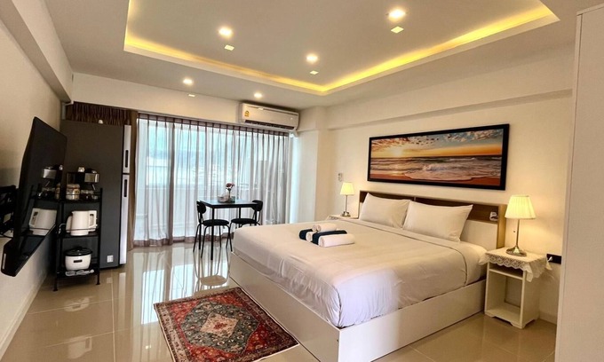 Patong Apartment | Partial Seaview Studio on 11 Floor near JungCeylon, Bangla Street