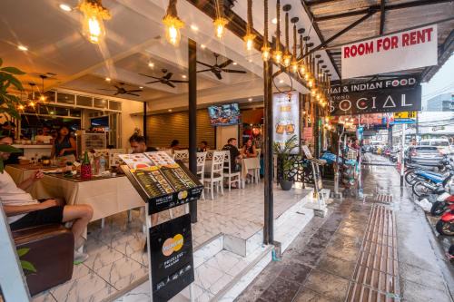 Patong Hotel | Patong Social Hotel & Restaurant