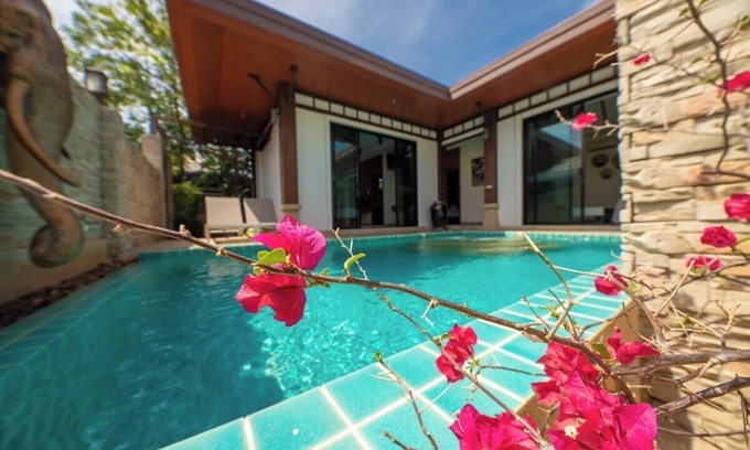 Chalong House | Rawai VIP Villas & water Park 700m to beach