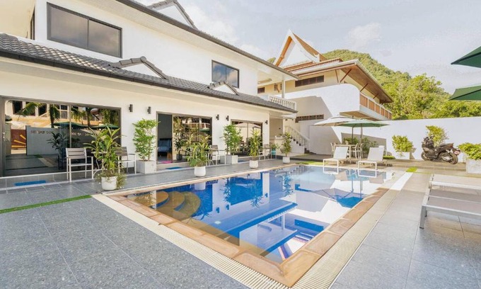Kamala Apartment | Studio Pool Access Bungalow