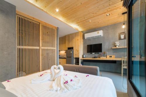 Nai Harn Apartment | Stylish Loft Studio 10 min to Nai Harn Beach