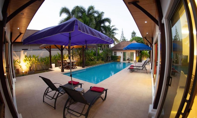 Rawai Villa | Villa Dinadi